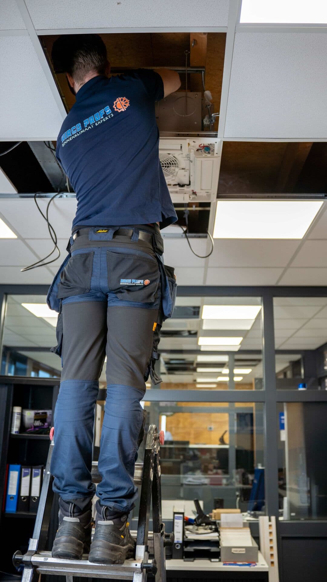 Plafondmodel airco in Bouwmaat