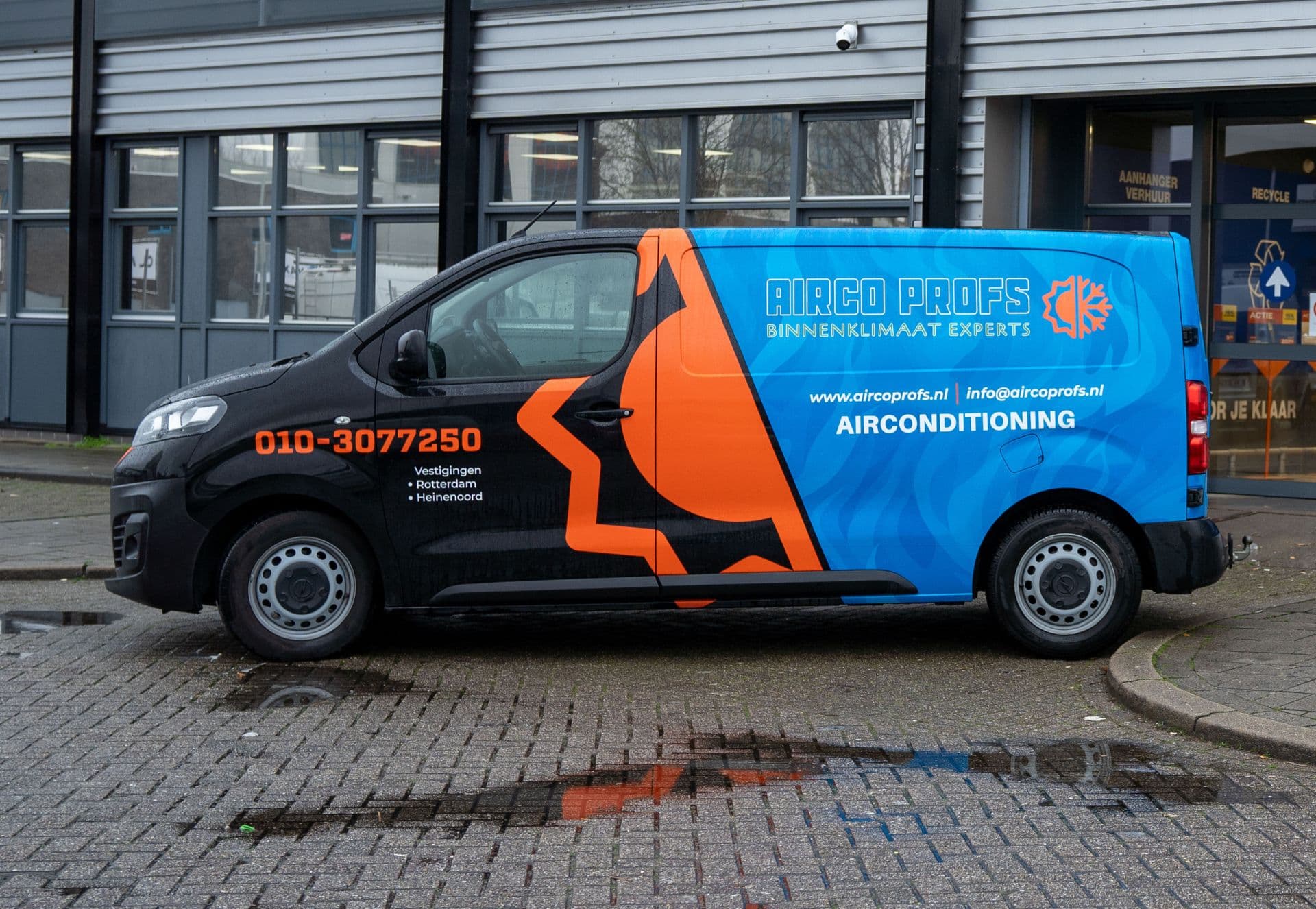 AircoProfs bedrijfswagen voor het bedrijfspand